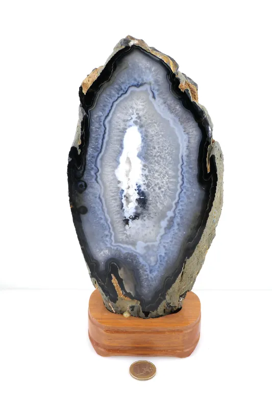 Große Achat-Geode auf Holzständer, poliert, ca. 2,06 kg
