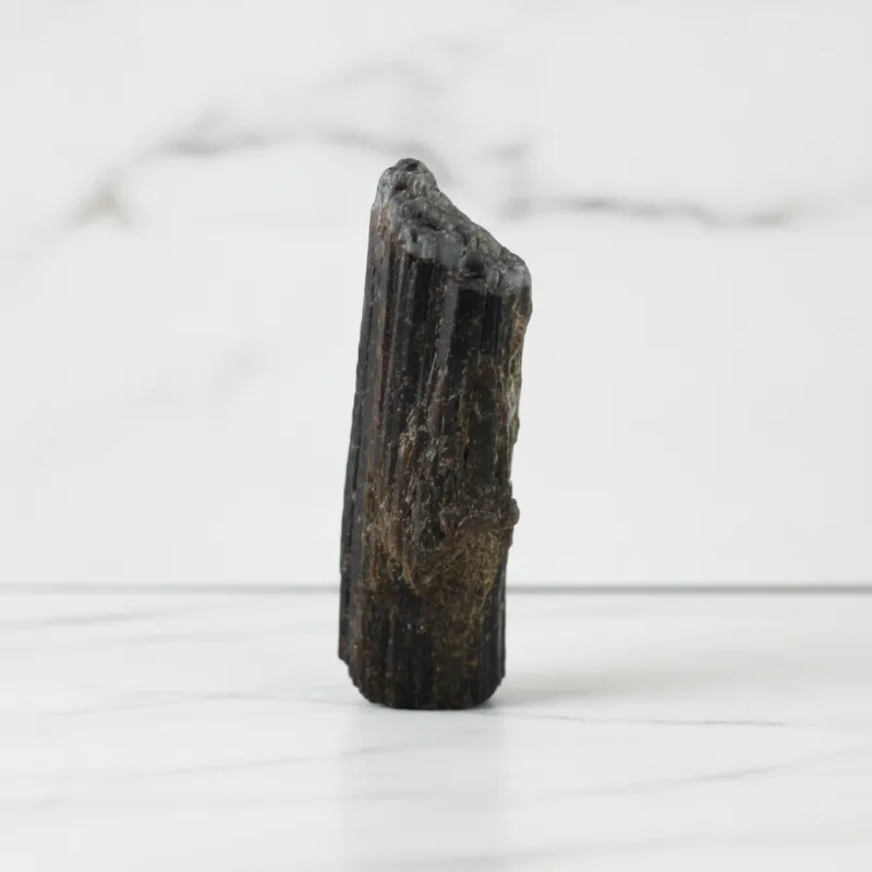 Brauner Turmalin Rohstein – ca. 65x20mm #451 Brauner Turmalin Rohstein – ca. 65x20mm #451